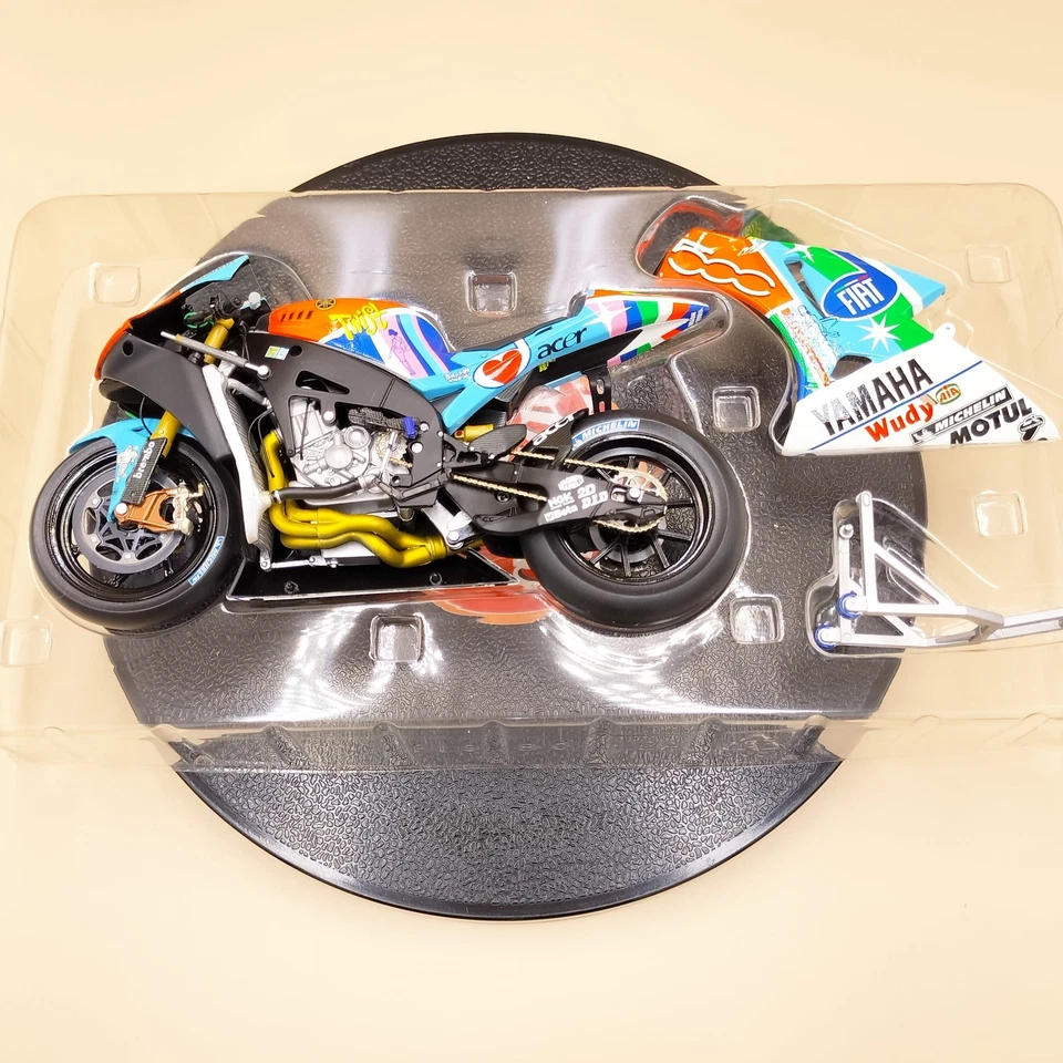 MINICHAMPS 1/12 Yamaha YZR-M1 Valentino Rossi MotoGP 2007 GP Assen 122073096 - Image 2 of 4