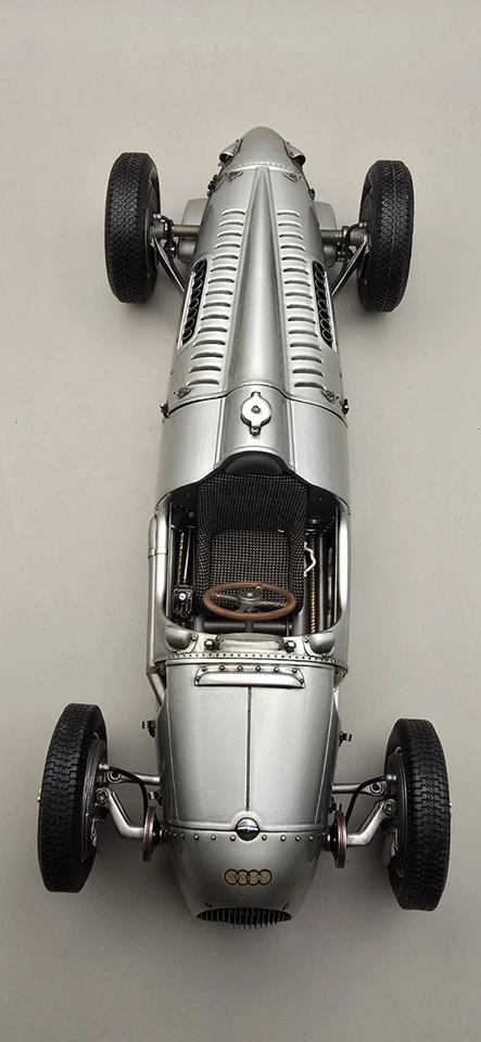 Audi - Auto Union Type C 1936-1937 CMC GmbH Germany/ Maßstab: 1:18/ Silber - Bild 3 von 4