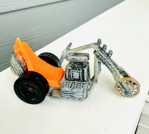 Hot Wheels Rrrumblers 1971 Torque Chop Trike in Orange Vintage Motorcycle