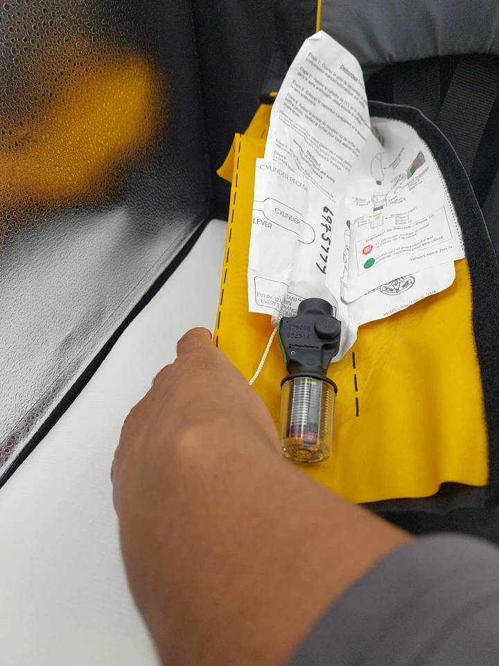 Genuine Original OEM Adult West Marine Auto/Manual A/M-24 Convertible Gray/Black - Image 3 of 4