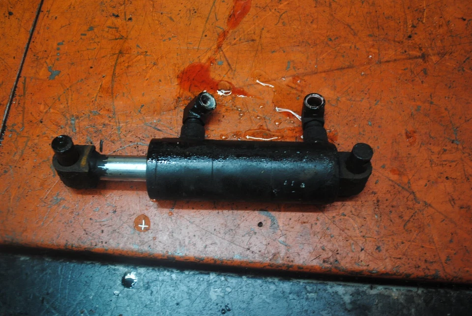 Kubota V5266 Barredora Rotativa Cilindro Hidráulico Escoba Eléctrica 77700-04968 bx2812 Foto 2 de 2