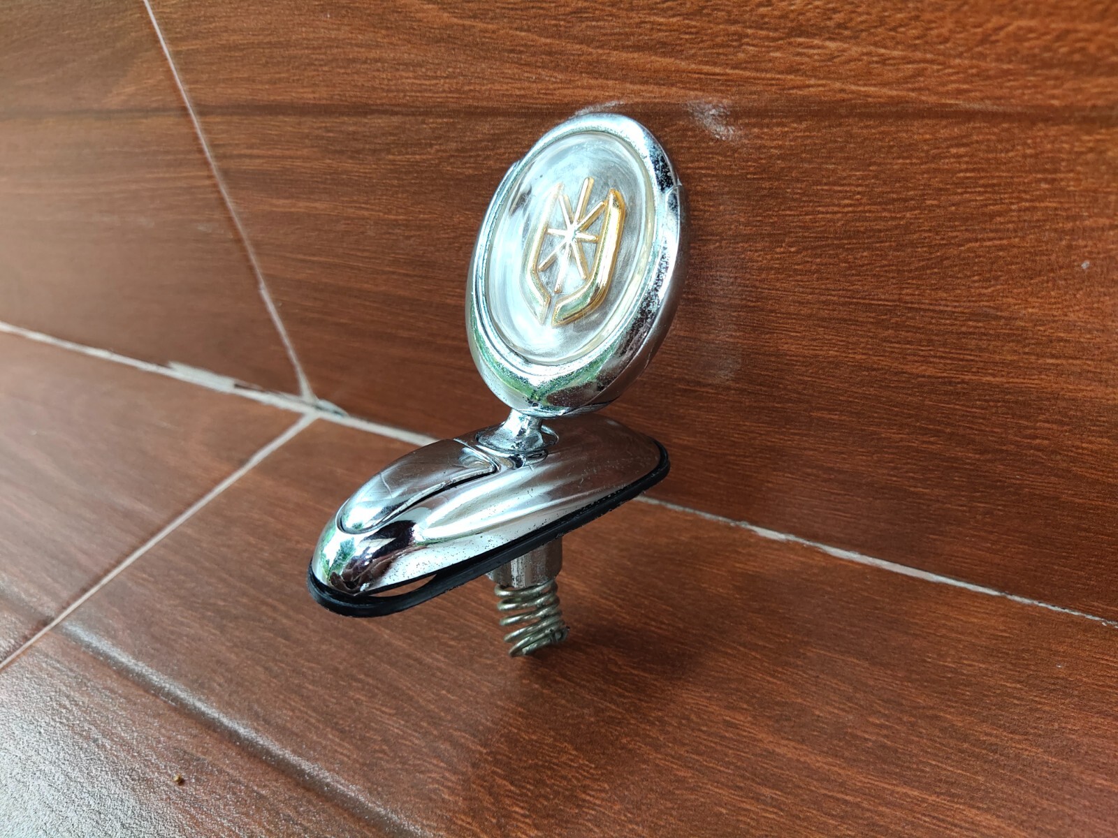 Toyota CRESSIDA GX81 LX80 MX80 Bonnet Emblem Badge Hood Ornament Logo ...