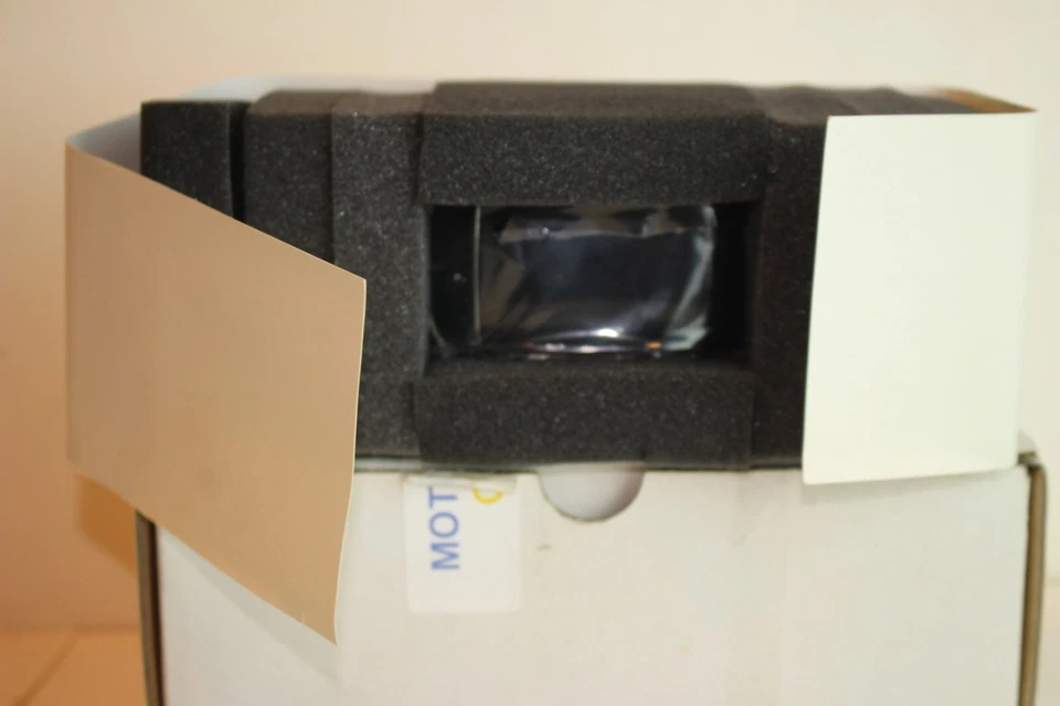 Cadillac Motor City 1959 limusina, caja de metal blanco Foto 2 de 4