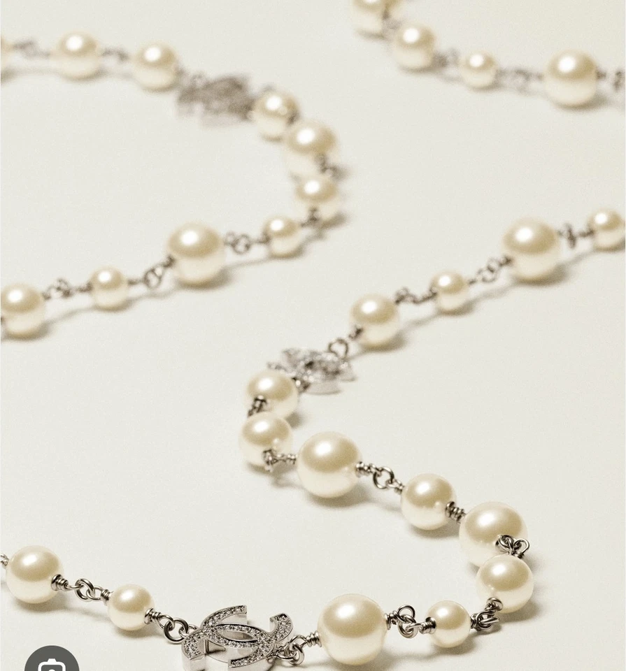 Nuevo con etiquetas 2017 Auténtico Collar Largo Chanel Clásico 5 CC Tono Plata Cristal Perla Foto 3 de 4