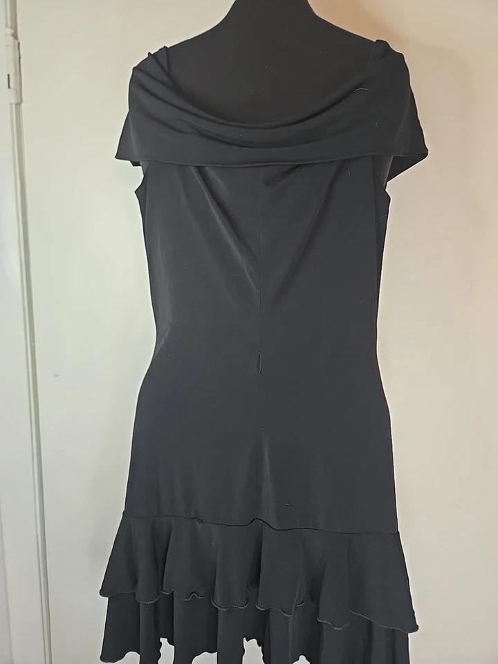 ¡Y2K Byer también de colección! Mini Vestido Negro Volantes Nivel con Rosa Medio Fuera del Hombro Foto 4 de 4