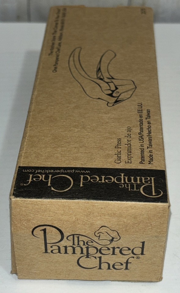 The Pampered Chef Metal GARLIC PRESS 2575 w/Cleaning Tool New