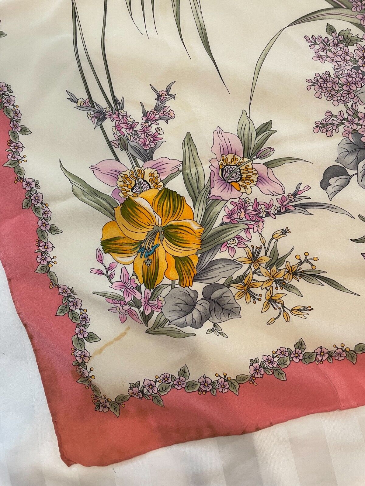 Gucci Silk Scarf Floral Pink Print Made in ITALY - image 4