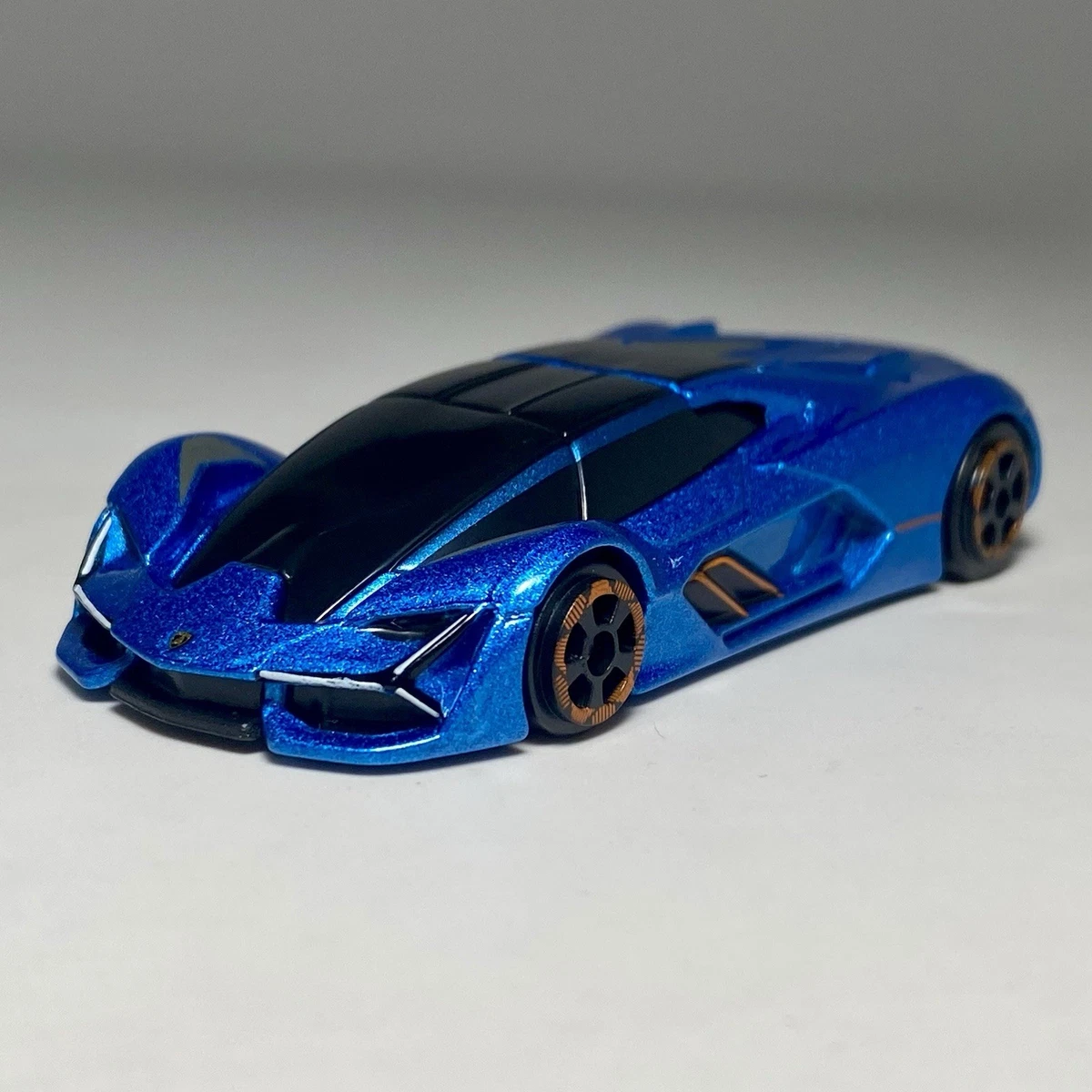 Maisto Lamborghini Terzo Millennio 1:64 Diecast Diorama Model Car