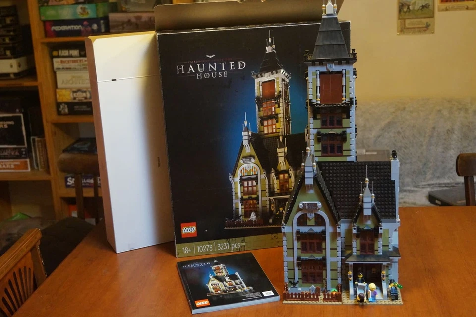 LEGO Icons 10273 Haunted House, photo 1 sur 5