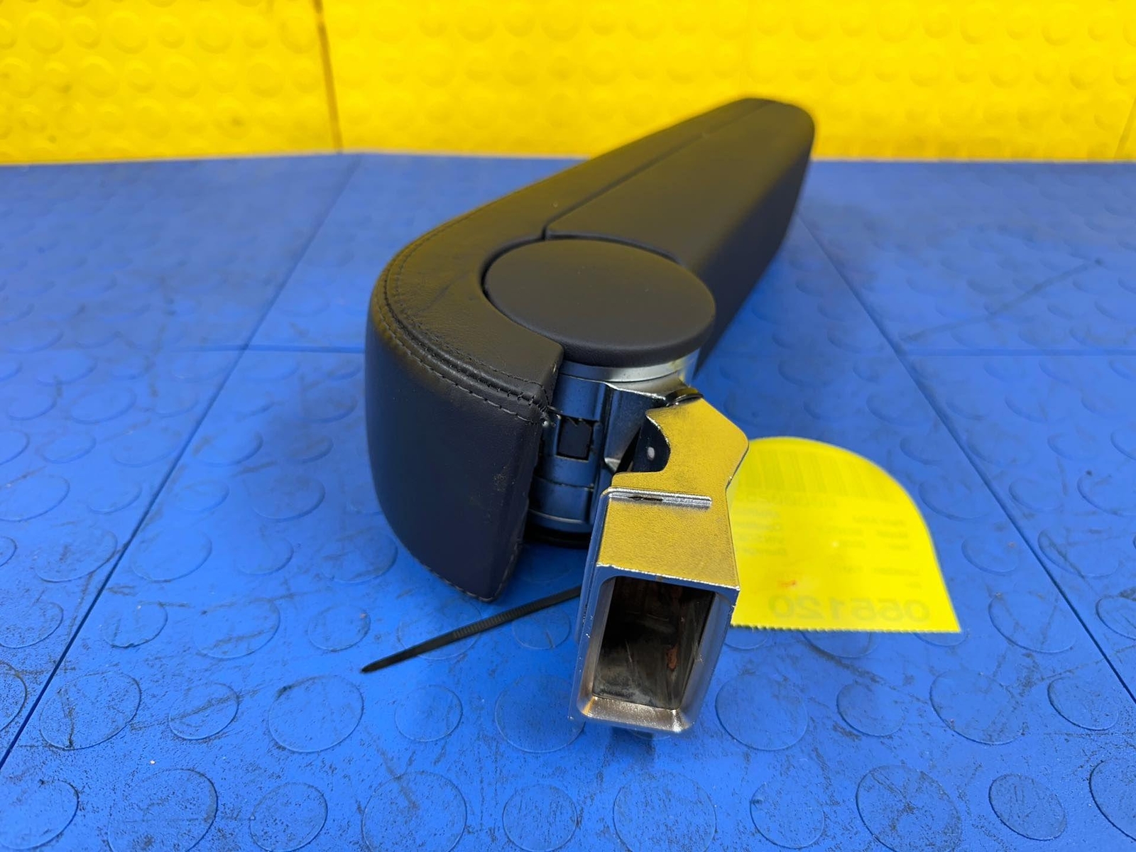 05 06 07 08 09 BENTLEY Continental GT Coupe Front Right Armrest OEM 3W0864101G