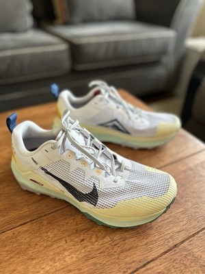 Nike React Terra Kiger 9 in White/Court Blue/Cedar/Black colorway Sz Men 9 W 8