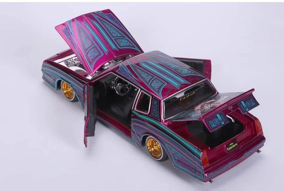 MAISTO LOWRIDER 1/24 NEW 1986 CHEVY MONTE CARLO SS LAS VEGAS 2023 - Image 3 of 3