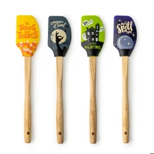 Krumbs Kitchen Halloween Spatula and Cookie Cutter Baking Set