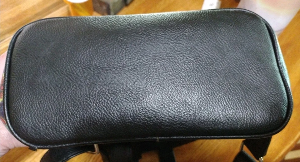 Mini mochila G2U Loungefly Jurassic Park 30th Dinosaur Jungle exclusiva de EE Foto 4 de 4