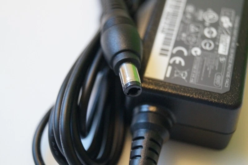 GENUINE TOSHIBA 19V 1.58A 30W AC Adapter for NB200 NB250 NB300, PA3743E-1AC3 - Image 3 of 4