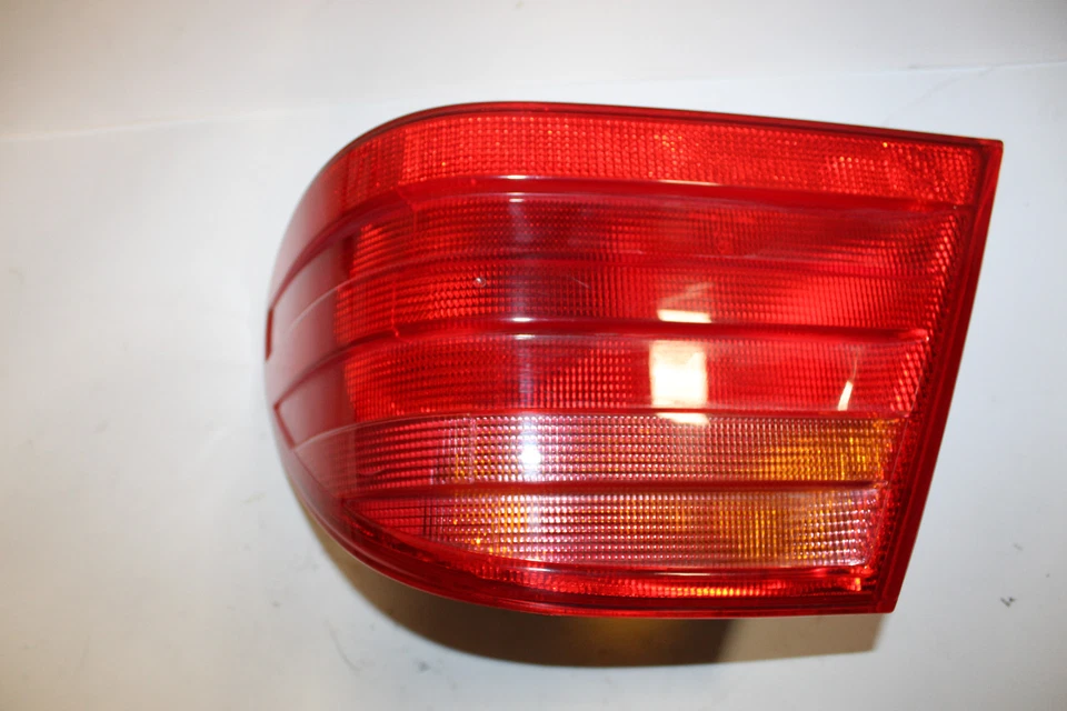 Luz trasera freno lado pasajero derecho mercedes benz e420 e330 1996-1999 j515 Foto 4 de 4