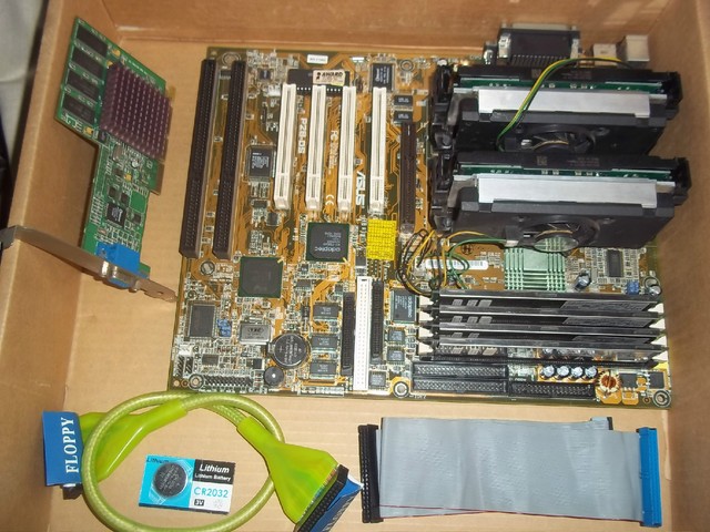 ASUS P2B-DS Rev 1.06 DUAL SLOT 1 + 2x P3 1Ghz CPUs + 1GB ECC RAM