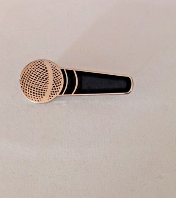 Mikrofon Hart Emaille Pin Abzeichen Musik Singen Mikro Karaoke NEU