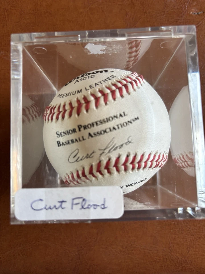 Asociación de Béisbol Profesional Senior Autografiada por Curt Flood Foto 2 de 4