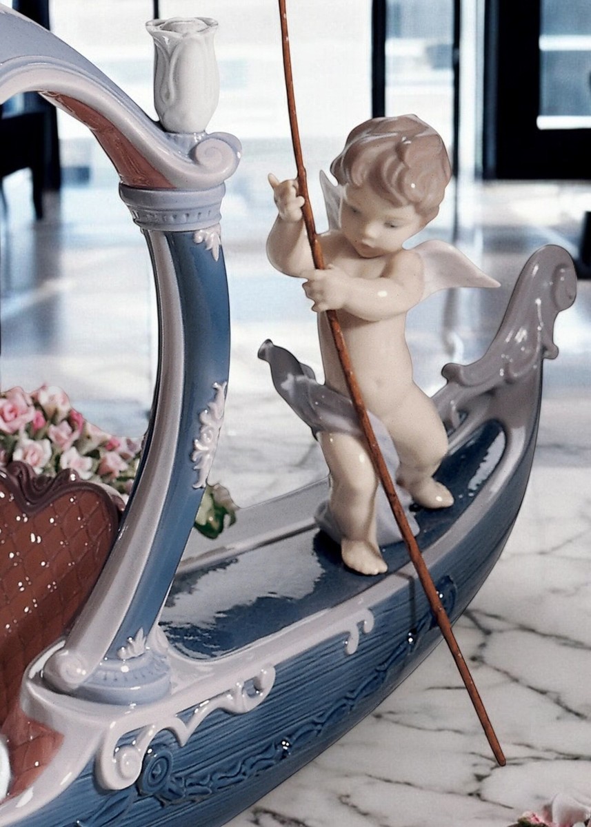 【金太郎】 リヤドロ LLADRO The Blue andピンク Lladró Gondola of Love Goddess Sculpture 01001870 | Venus and