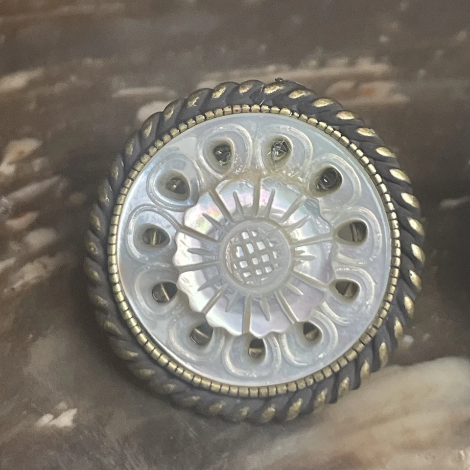 Pendientes Vintage Monet Tallados Madreperla Tema Floral  Foto 2 de 4