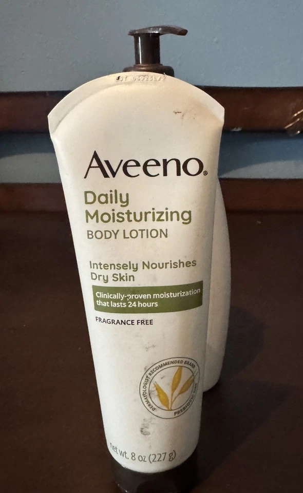 Loción corporal hidratante diaria Aveeno 2 x 18 dl onza y 8 fl onz Foto 3 de 4