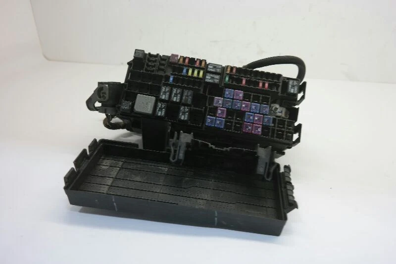 Ford Taurus 2013-2014 caja de fusibles de motor OEM sin turbo ni equipamiento policial Foto 3 de 4