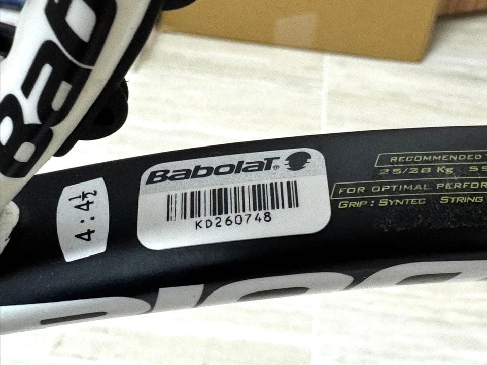 Jeu de 2 raquettes de tennis BabolaT AeroPro Drive Plus G4 (4 1/2 po) d'occasion - Photo 4/4