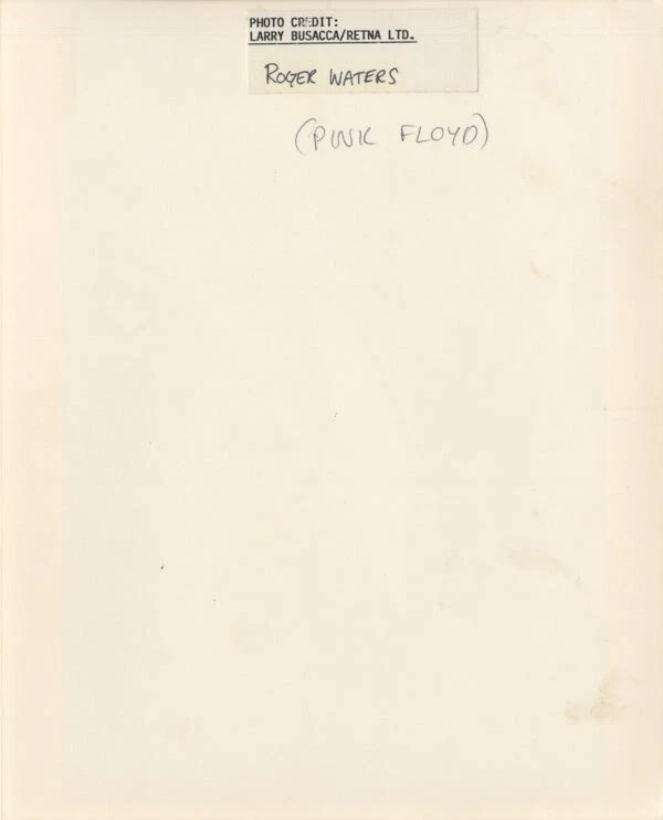 Roger Waters of Pink Floyd弹吉他音乐会酷原版8x10照片 — 第 2/2 张图片