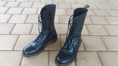 1914 smooth doc martens