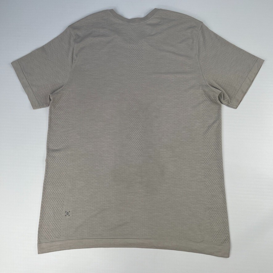 Lululemon クロップドTシャツ サイズ4 Ribbed Contoured V-Neck Yoga Short Sleeve Shirt | Lululemon JP
