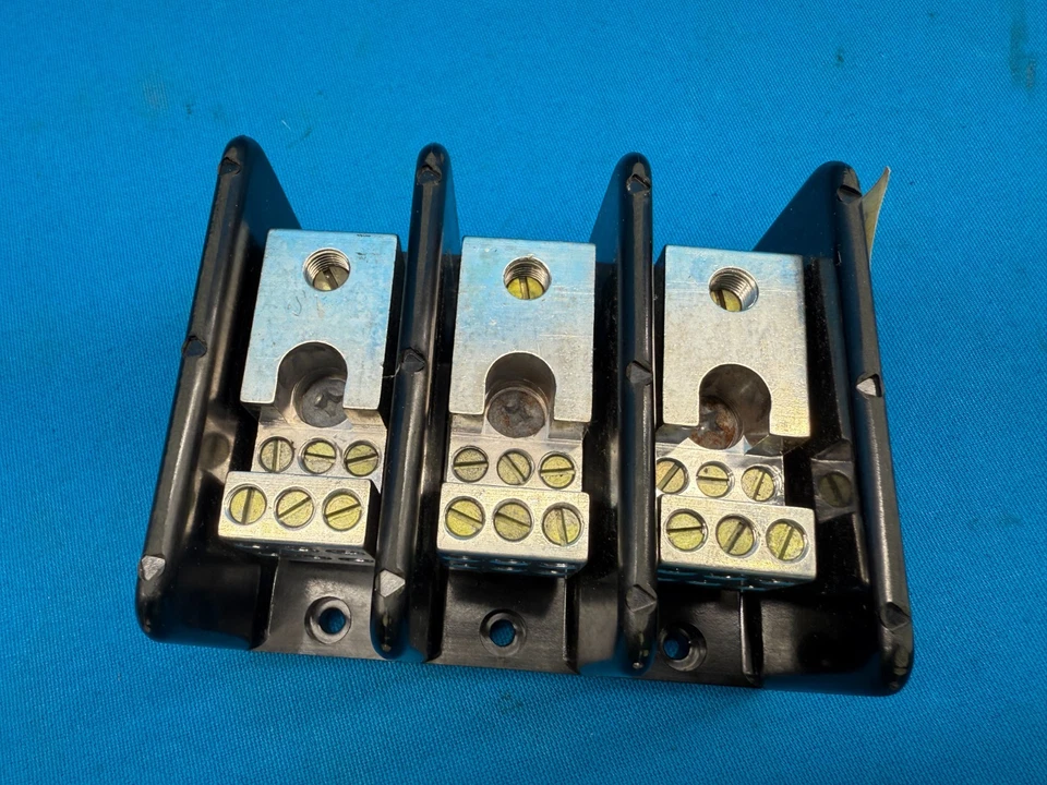 Gould Shawmut 67063 3-Pole 600V Power Distribution Block Terminal - Image 4 of 4