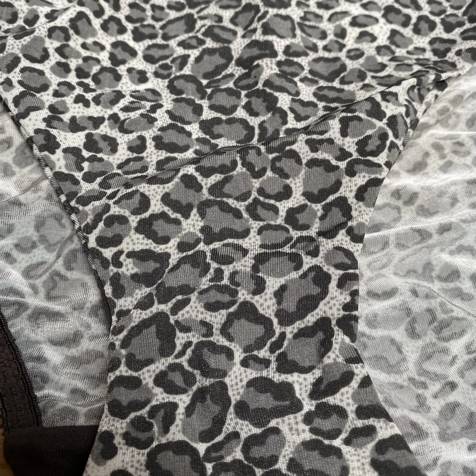 Bikini Victoria's Secret liso satinado leopardo gris/blanco talla pequeña nuevo 1999 Foto 2 de 4