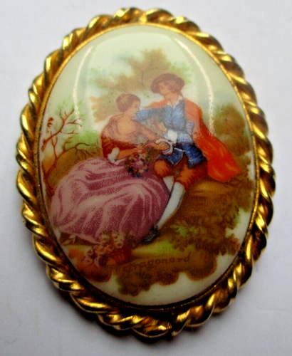 Broche Vintage Camée En Porcelaine - Scène Galante Couleur Or - Occasion état Impeccable