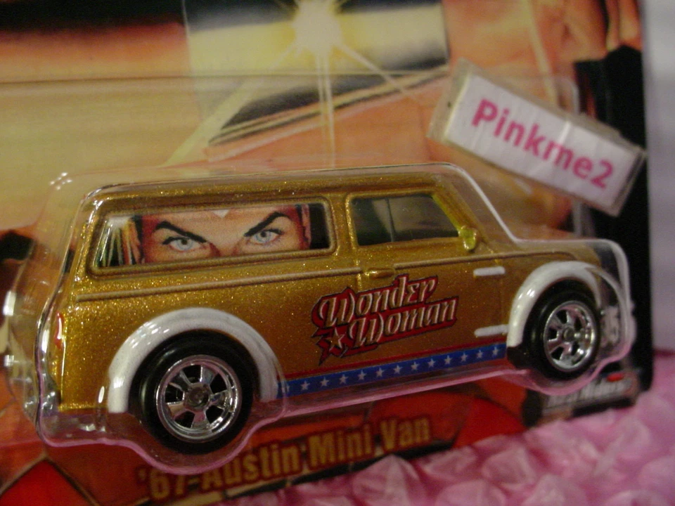 Wonder Woman '67 AUSTIN MINI VAN☆gold;real riders☆2018 Hot Wheels DC POP CULTURE - Image 2 of 3