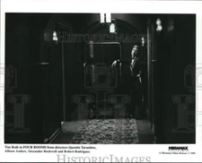 1995 Press Photo Tim Roth in a scene from "Four Rooms." - lrp36448