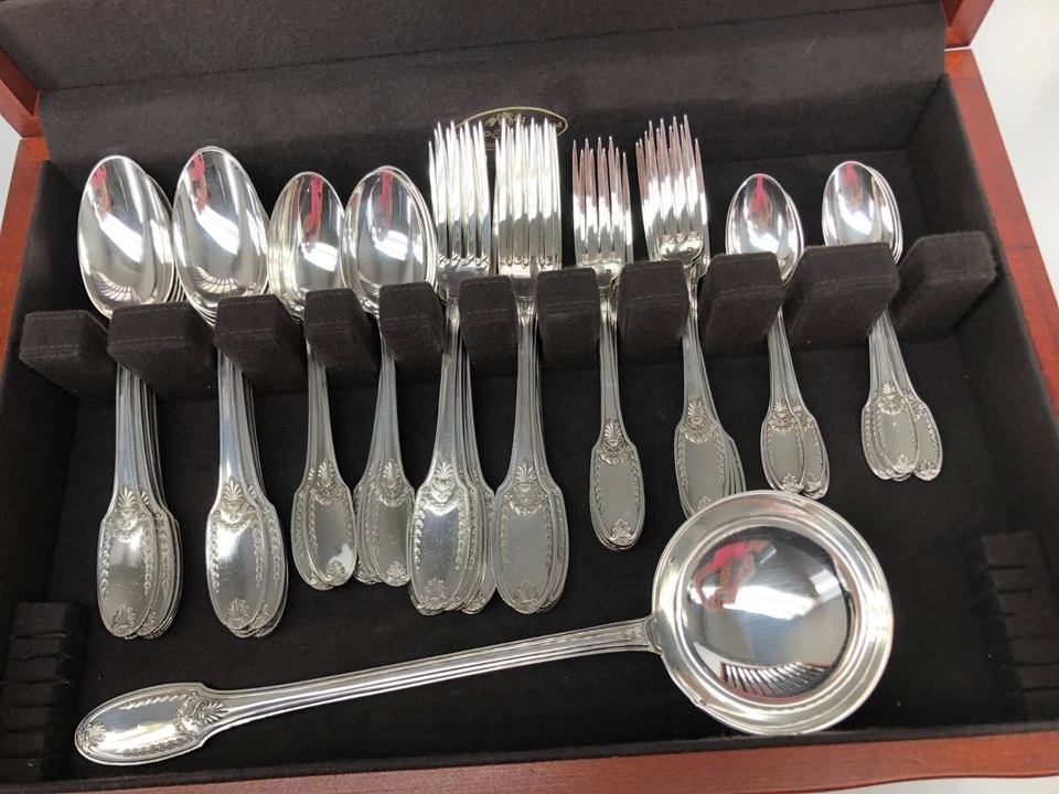 Empire by Olier & Caron Plata de Ley 119 piezas servicio para 12, con cofre Foto 3 de 4