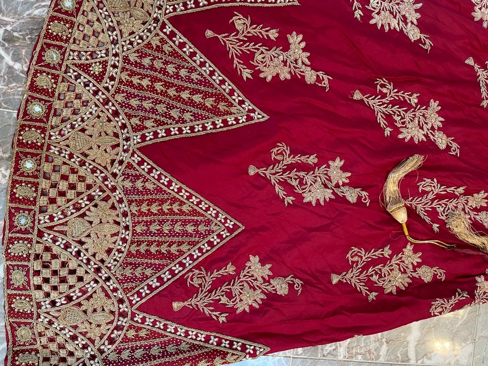 Lehenga bordada de seda pura para fiesta de boda con Dupatta a juego Foto 2 de 4