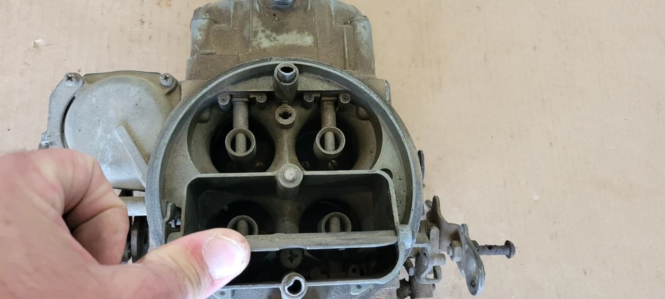 Carburador Holley Classic 3310-2 750 CFM Hot Rod GM Chevrolet Mopar Ford Mercurio Foto 4 de 4