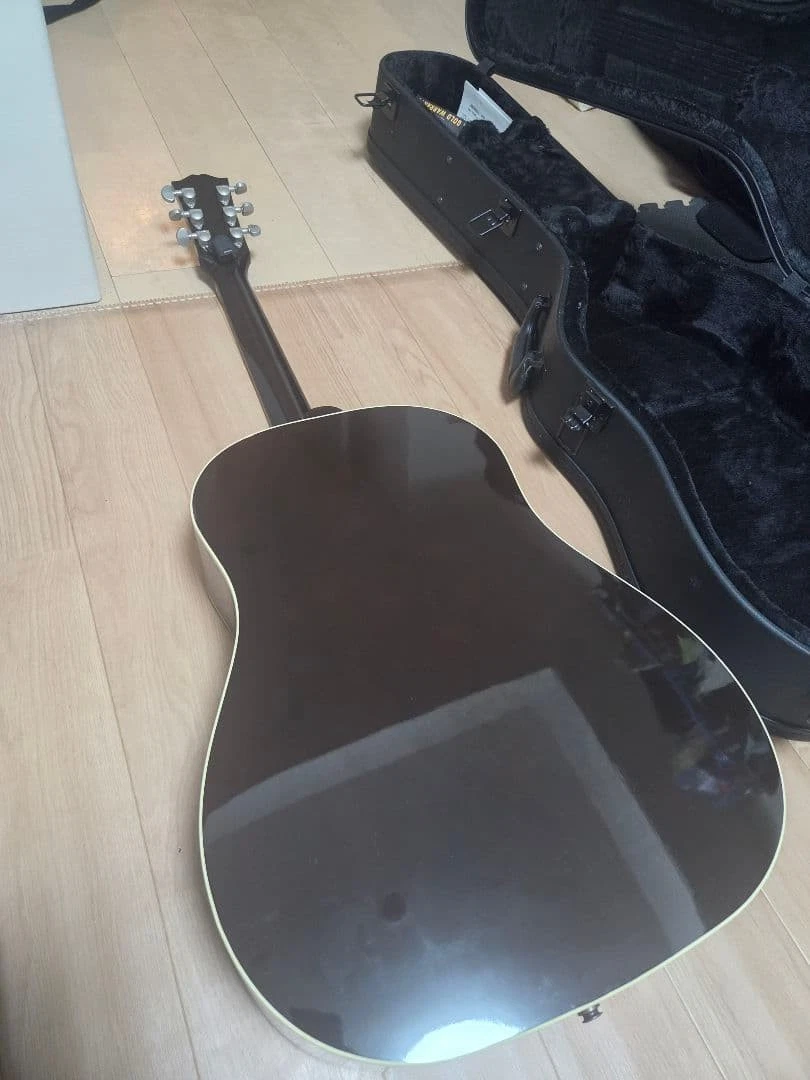 Guitarra acústica Gibson J-45 Standard 2021 con estuche rígido original...