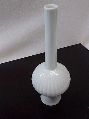Edelstein Bavaria  1 kleine Vase Sputnik/Funkturm    ca 18 cm