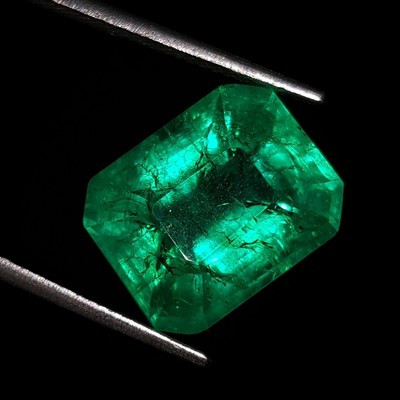 Émeraude Naturelle Verte 8,87 Carats - Certifiée GIL - Origine Colombie - Taille émeraude Excellente