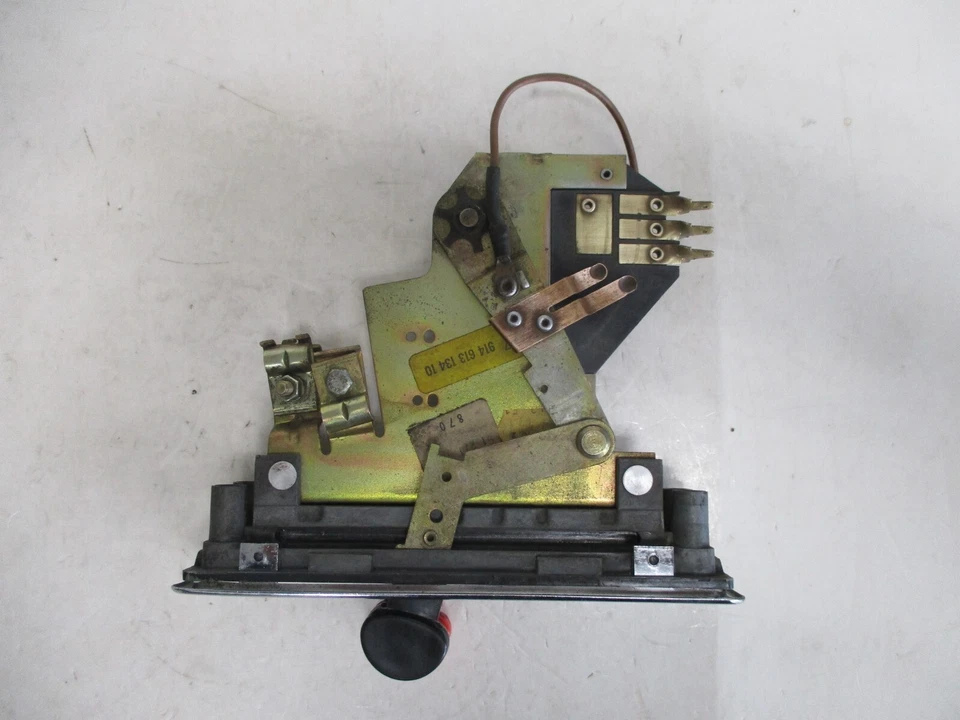 PANEL INTERRUPTOR DESCONGELADOR AIRE FRESCO ORIGINAL PORSCHE 914-613-134-10 USADO BUENO Foto 2 de 4