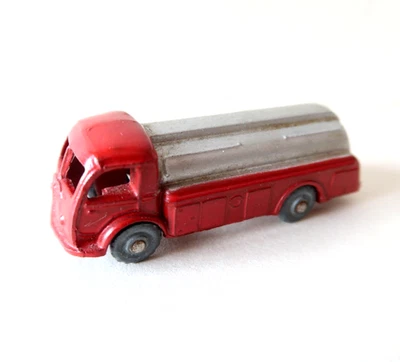 CIJ Panhard Camion Citerne Etat Neuf Micro Cij Gitanes Matchbox 1950's - Photo 1/4