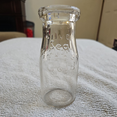 vtg ''silver sealed'' Meadow Gold Half Pint Embossed Milk Bottle 