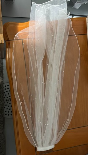 White short Wedding Veil with Comb and Pearl Beads