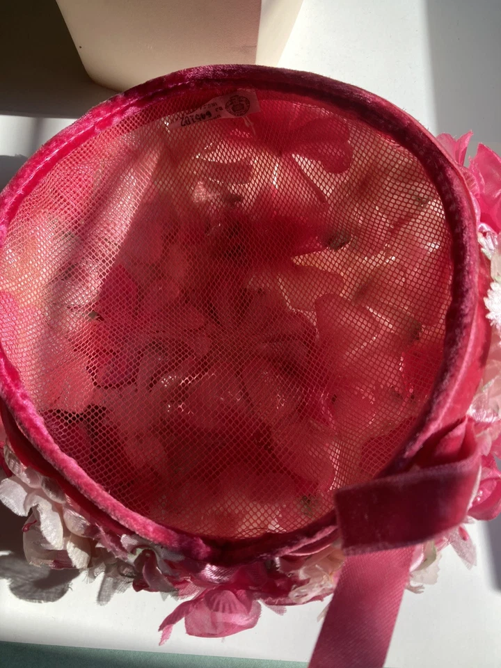 HERMOSO SOMBRERO DE COLECCIÓN AÑOS 60 CON FLORES ROSAS ROSADAS CALIENTES + TERCIOPELO Foto 4 de 4
