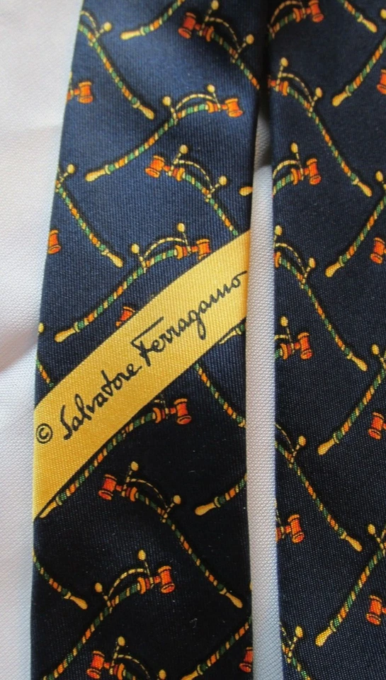 Vintage Salvatore Ferragamo 100% Silk Navy Neck Tie Made Italy - Image 2 of 4