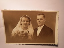 Freiwaldau - Hochzeit - Paar - Mann & Frau mit Schleier / Foto