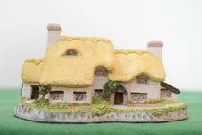 David Winter Cottages "Yeomen's Farm House" In excellent condition, boxed.